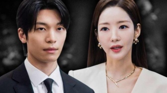 Review Siren's Kiss: Tentang Perempuan yang Dituduh Membunuh Orang-orang di Sekitarnya