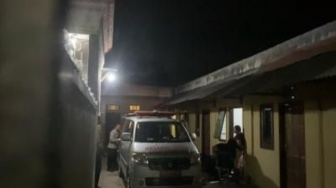 Geger Pria Tewas Misterius di Kamar Kos Bebas Blitar: Sosok Wanita di TKP Disorot