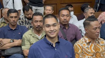 Jadi Saksi Sidang Haji, Eks Menpora Dito Ditanya Yaqut soal Foto Prabowo-Fuad di Paris