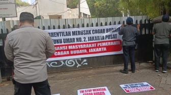 Dinilai Abaikan Surat Dinas Kebudayaan, Pembongkaran Cagar Budaya di Menteng Diprotes Massa