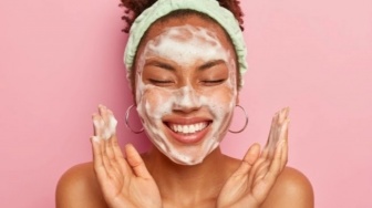 4 Cleanser Vegan Andalan untuk Kulit Sensitif Tanpa Ketarik dan Iritasi