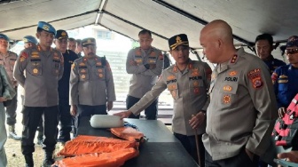 Pelampung Ditemukan Bukan Milik Kapal Jurnalis, Tim SAR Fokus Sisir Selat Sunda