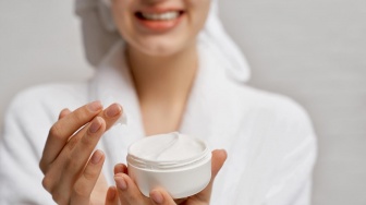 Kulit Mulai Kendur di Usia 35? Ini 5 Rekomendasi Moisturizer Terbaik untuk Jaga Kekenyalan Wajah