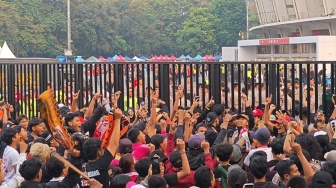 GBK Bergemuruh! Jakmania Tumpah Ruah Rayakan Kemenangan Persija atas Persib