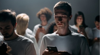 Gengsi di Atas Fungsi, Mengapa Kita Terobsesi dengan iPhone?