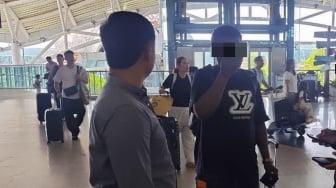 Bule Geber Motor Depan Dirjen Imigrasi, Ketahuan Overstay Akhirnya Dideportasi dari Bali