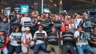 Lilin Dinyalakan, Harapan Belum Padam untuk 5 Jurnalis yang Hilang di Anak Krakatau