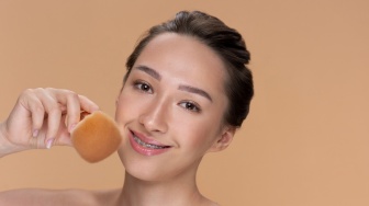 Apakah Puff Cushion yang Lembap Bisa Memicu Timbulnya Jerawat Baru?