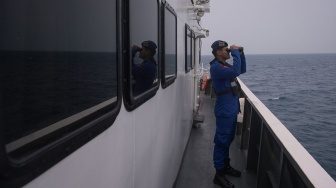 Update Terkini 5 Jurnalis Hilang di Selat Sunda, SAR Temukan 4 Benda Ini