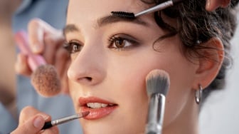 12 Cara Membersihkan Makeup Waterproof dengan Efektif