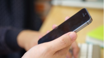 Tone Deaf Berkedok Self-Care: Tak Semua Orang Bisa Menjauh dari Bad News