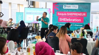 Sesi SHEPRENEUR CIRCLE – One Journey, Many Stories. Para peserta diajak merefleksikan perjalanan belajar, berbagi pengalaman dan insight yang diperoleh dari coach maupun para speaker sebelumnya, serta saling bertukar perspektif dengan sesama peserta. [handout]