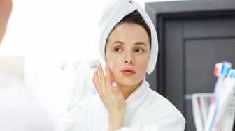6 Kandungan Lipid Kompleks Terbaik dalam Moisturizer Mature Skin