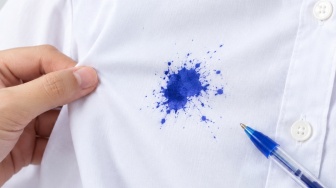 Noda Tinta di Pakaian Susah Hilang? Ini Cara Membersihkannya Tanpa Merusak Kain