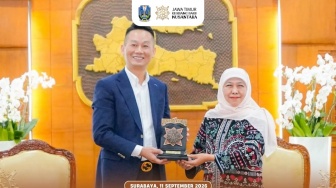 Gubernur Khofifah Terima Audiensi PT Wiraraja Madura Internasional dan Delegasi Investor Kawasan