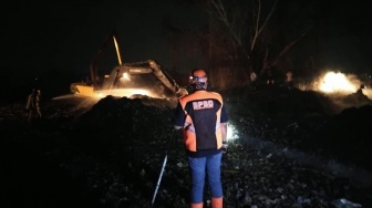 Tangani Kebakaran TPAS Galuga 24 Jam, Bupati Bogor Kerahkan Tim Patroli Jalan Kaki hingga Alat Berat