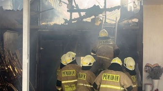 Toko Bunga di Lubang Buaya Terbakar, Respon Cepat Damkar Jinakkan Api dalam 15 Menit