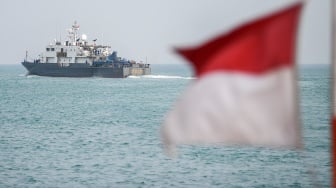 Kapal Polisi (KP) Sanjaya milik Polairud melakukan pencarian kapal cepat yang hilang kontak di Perairan Selat Sunda, Banten, Minggu (13/9/2026). [ANTARA FOTO/Galih Pradipta/hma] jurnalis hilang