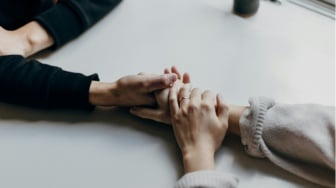 Suicide Awareness Month: 5 Novel yang Mengajarkan Pentingnya Support System