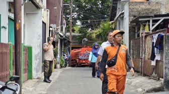 Kemarau Panjang Bikin Warga Pondok Labu Kelimpungan Cari Air Bersih