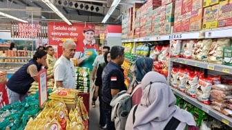 Sidak Pasar hingga Supermarket, Polda Metro Pastikan Stok Beras Aman dan Sesuai HET