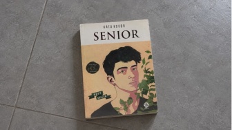 Belajar Tidak Menilai Orang dari Luarnya lewat Novel Senior