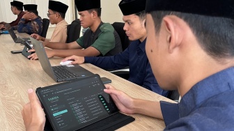 Orangtua Kini Bisa Pantau Progres Belajar hingga Kesehatan Santri Lewat HP