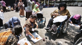 Menjemput Rezeki dari Balik Layar Gadget hingga Ujung Canting, Kisah Difabel Bertahan Hidup di Jogja