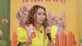 Inul Daratista Ungkap Cara Manjakan Kucing Kesayangan, Ternyata Waktu Makan Jadi Momen Bonding