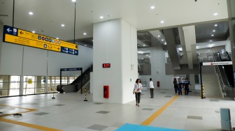 Suasana di Stasiun LRT Manggarai, Jakarta, Rabu (16/9/2026). [Suara.com/Alfian Winanto]
