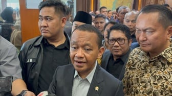 Antrean Panjang di SPBU Akibat Perubahan Pola Konsumsi, Bahlil Siapkan Aturan sebagai Solusi