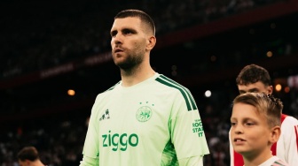 Tampil Apik Saat Ajax Gunduli Nathan Tjoe-A-On Cs, Maarten Paes Dapat Kabar Bahagia