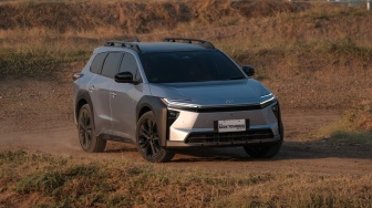Sensai Berkendara Mobil Listrik Toyota bZ4X Touring saat Harus Melibas Jalur Off-Road