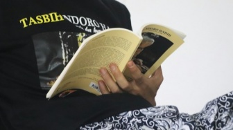 Media Sosial vs Buku: Apakah Membaca Sesuatu yang Disukai Benar-benar Bikin Pintar?