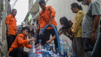 Kemarau Panjang, Warga Lenteng Agung Antre Air Bersih