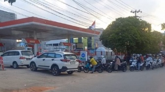 Antrean BBM Mengular di Kendari, Pertamina Tambah Pasokan Hingga 59 Persen