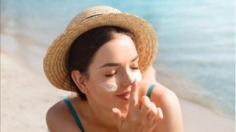 Anti-Kusam Seharian! 4 Chemical Sunscreen Brightening Bikin Wajah Glowing