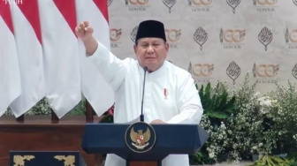 Prabowo Pekik Tiga Kali 'Free Palestine', Lalu Peluk Hangat Dubes Palestina di Gontor