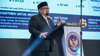 Kepala Badan Penyelenggara Jaminan Produk Halal (BPJPH) Ahmad Haikal Hasan memberikan sambutan saat menghadiri pembukaan Halal 20 (H20) Summit ke-5 di Jakarta, Jumat (18/9/2026). [handout]