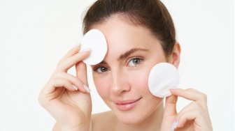 Gak Takut Iritasi! 4 Exfoliating Pad Gentle Buat Kulit Sensitif &Berjerawat