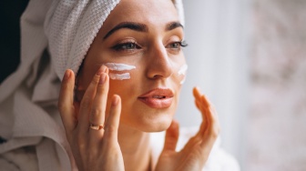 5 Penyebab Sunscreen Pilling Menggumpal dan Cara Menyiasatinya