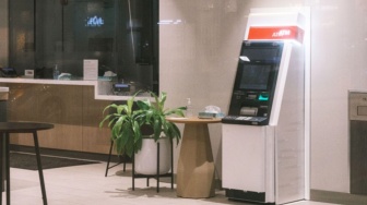 5 Alasan Tarik Tunai di ATM Masih Terasa Merepotkan di Era Digital