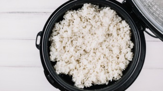 2 Penyebab Nasi Cepat Bau dan Menguning, Ini Biang Keroknya