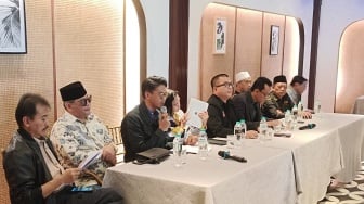 Denny Indrayana Tantang Gibran Hadir di Sidang MK soal Keabsahan Cawapres