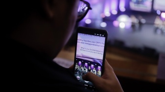 Grup Kpop BABYMONSTER saat tampil dalam acara OPPO x BABYMONSTER Global Fan Meet Up di Ciputra Artpreneur, Jakarta, Sabtu (19/9/2026). [Suara.com/Alfian Winanto]
