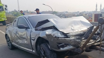 Kecelakaan VW Tiguan vs Sedan Mazda di Tol Wiyoto Wiyono, Pembatas Jalan Jebol