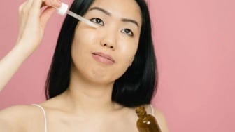 Kulit Halus Tanpa Cekat-cekit! 4 Serum Eksfoliasi untuk Pemula Usia 20-an