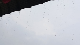 Hujan Guyur Pekanbaru yang Tengah Dikepung Kabut Asap