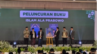 Peluncuran Buku demi Pencitraan: Efektifkah di Tengah Krisis Kepercayaan?