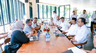 Gus Ipul Kembali Temui Warga Demo di Kemensos, 406 Keluarga Bakal Diproses Dapat Bansos